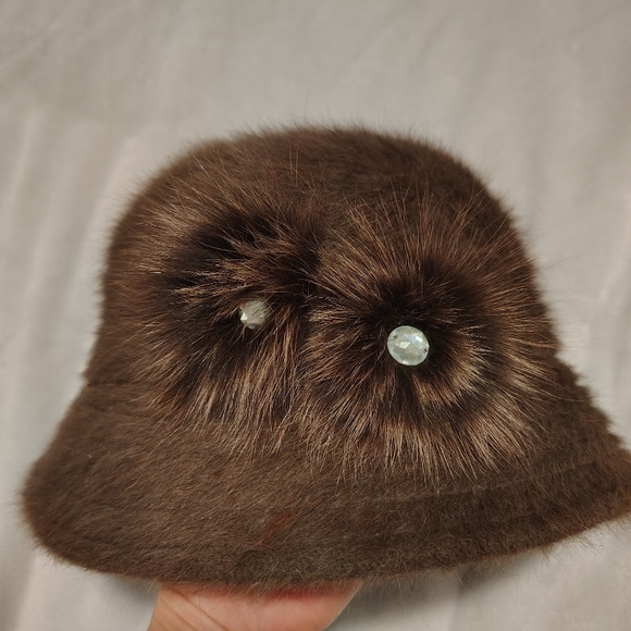 Accessories - Elegant Brown Fur Cloche Hat